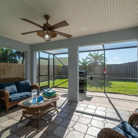 Oceanview Haven - 2Br Beach Townhome With Patio, Shared Heated Pool Steps From Paradise Beach Park! Melbourne Exterior photo