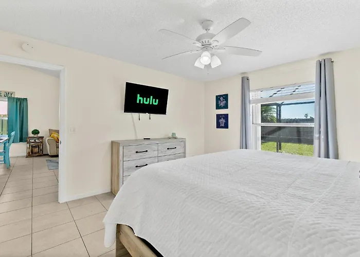 Oceanview Haven - 2Br Beach Townhome With Patio, Shared Heated Pool Steps From Paradise Beach Park!