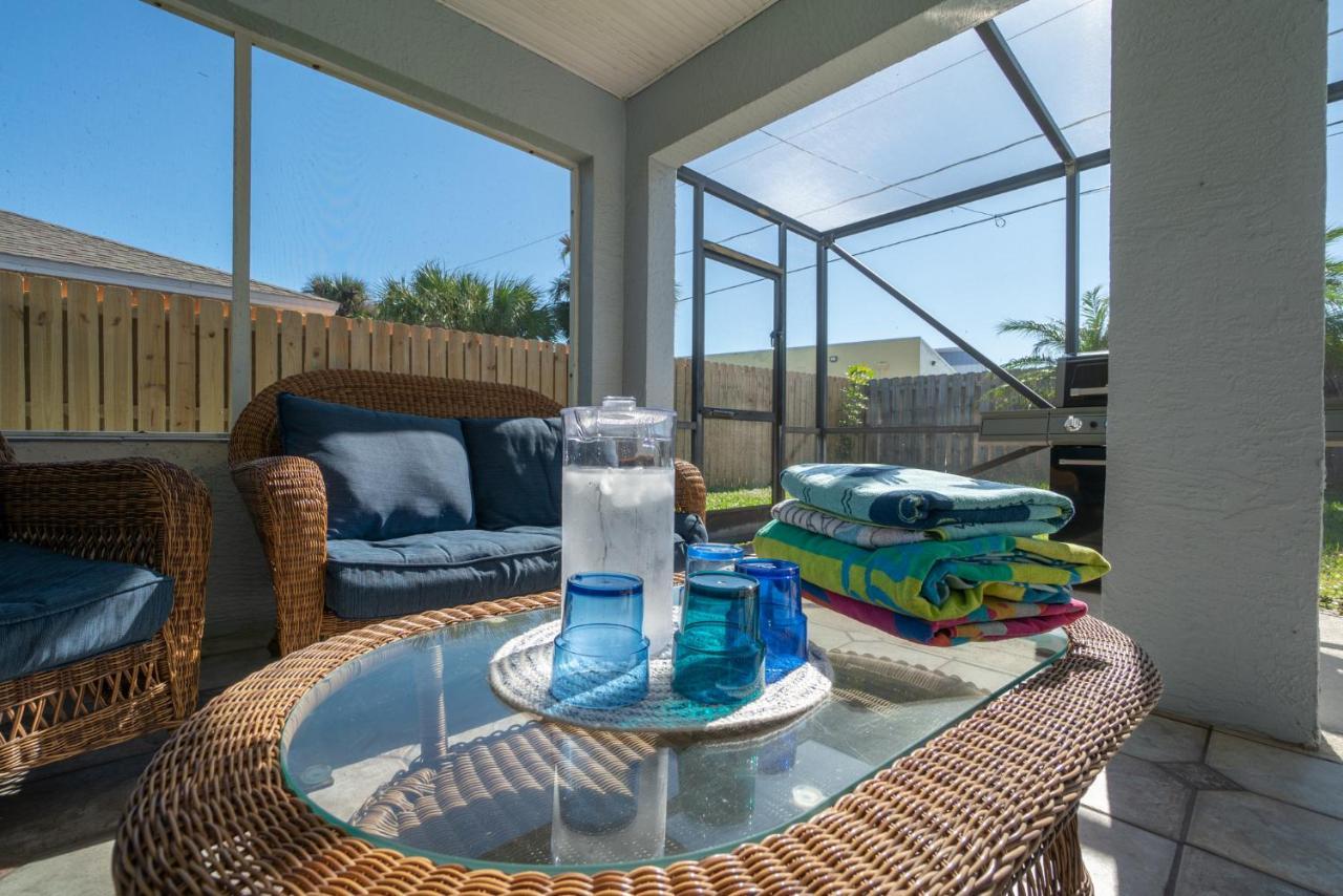 Oceanview Haven - 2br Townhome With Patio, Shared Heated Pool Steps From Paradise Park! Holiday home *