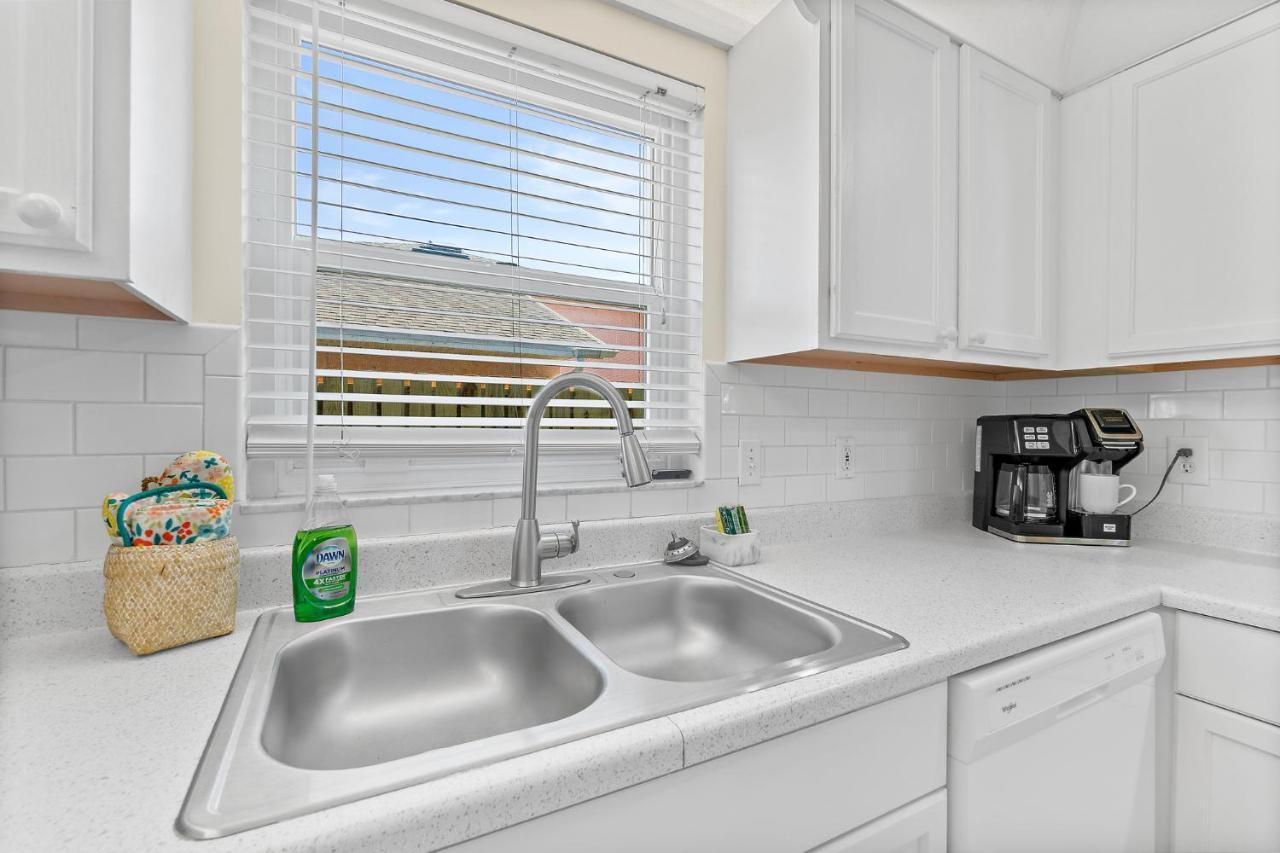 Holiday home Oceanview Haven - 2br Townhome With Patio, Shared Heated Pool Steps From Paradise Park!