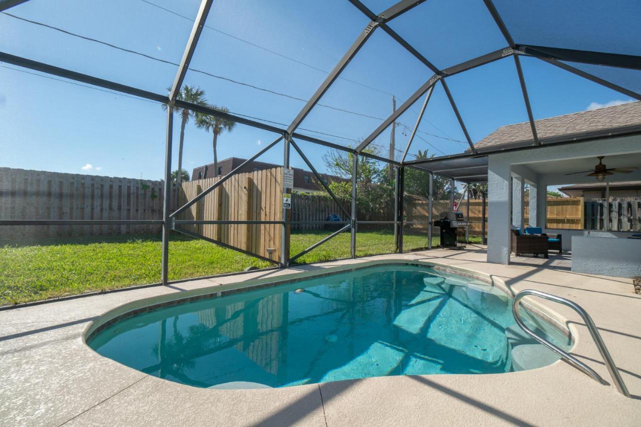 Oceanview Haven - 2br Townhome With Patio, Shared Heated Pool Steps From Paradise Park! * Melbourne
