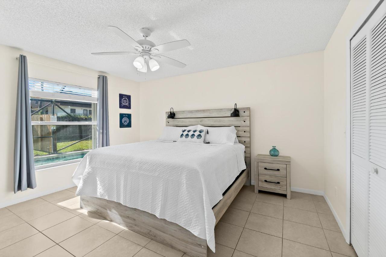 Oceanview Haven - 2br Townhome With Patio, Shared Heated Pool Steps From Paradise Park! Holiday home *