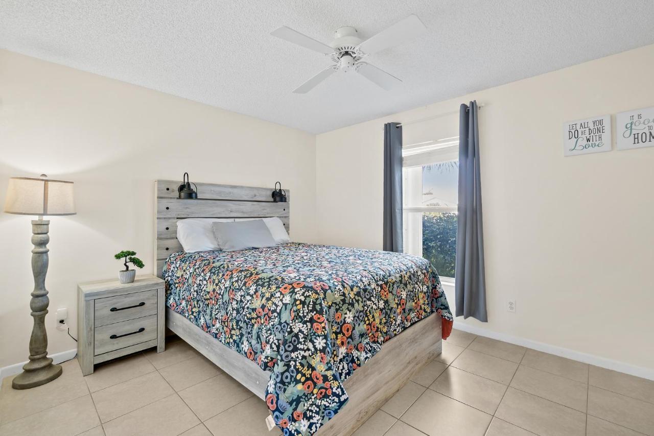 Oceanview Haven - 2br Townhome With Patio, Shared Heated Pool Steps From Paradise Park! Holiday home Melbourne