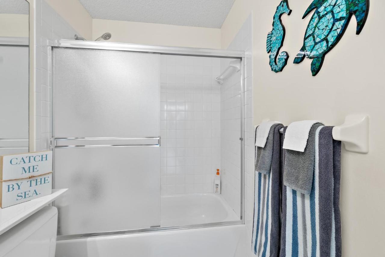 Holiday home Oceanview Haven - 2br Townhome With Patio, Shared Heated Pool Steps From Paradise Park!